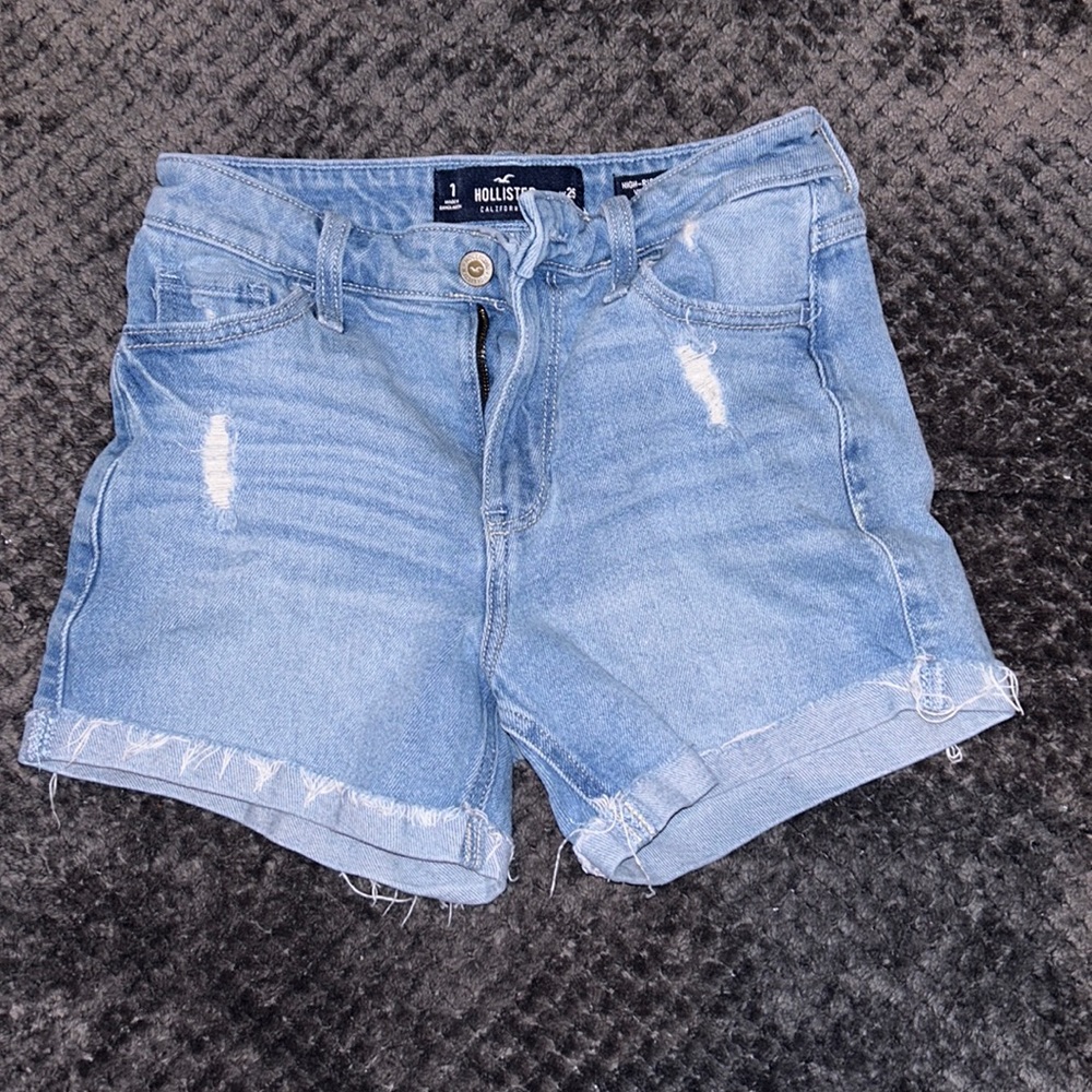 Women’s distressed Hollister jeans shorts distressed size W25 Gently worn